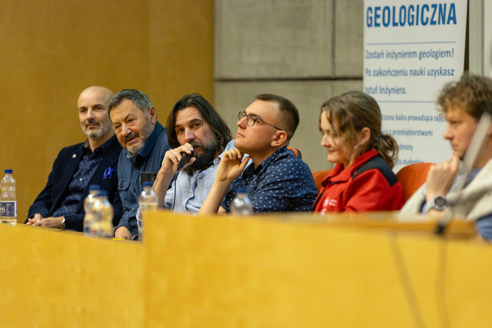 Nauka na Fali, spotkanie będące relacją z wyprawy studentów Uniwersytetu Wrocławskiego na Spitsbergen - GeoArctric Expedition 2025. fot. Paweł Piotrowski