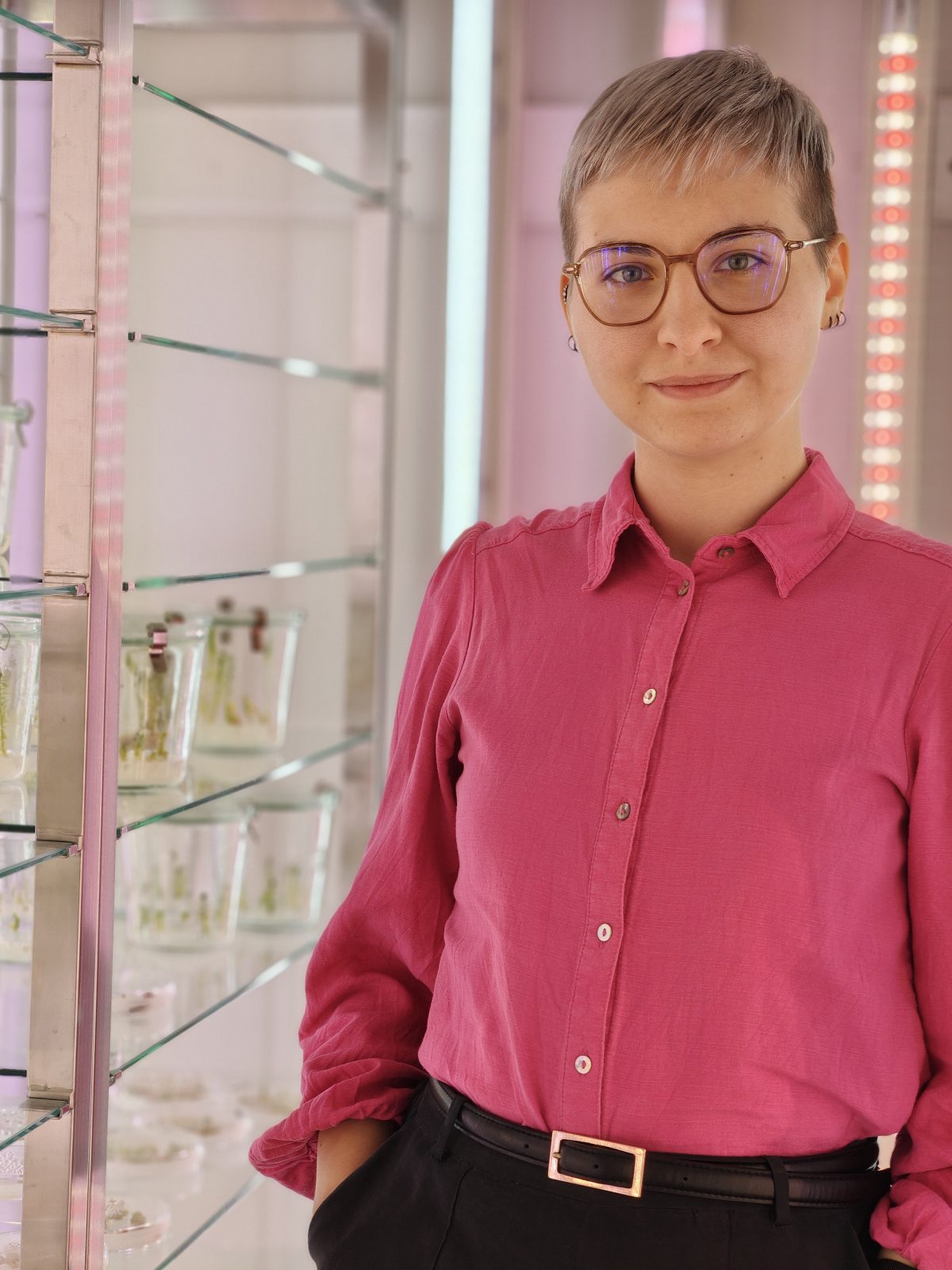 zdjęcie przedstawiające młodą kobietę