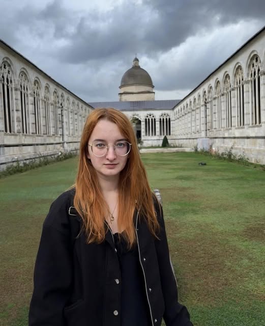 zdjęcie przedstawiające młodą kobietę