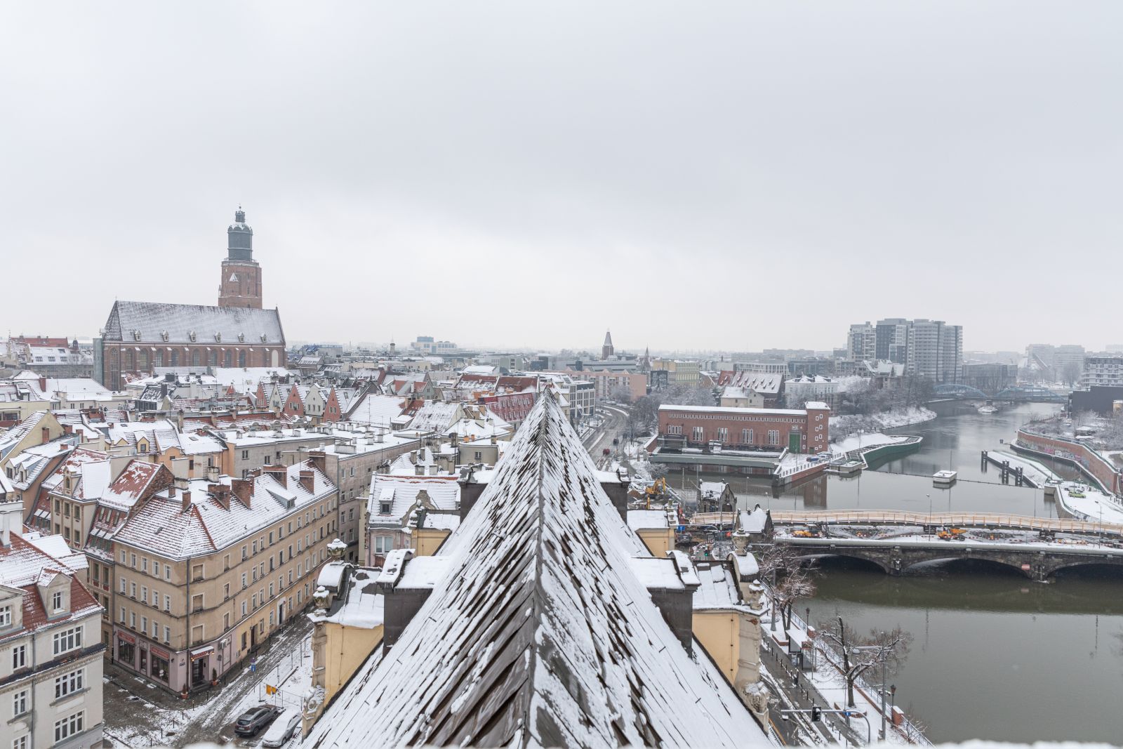wieża matematyczna zimą