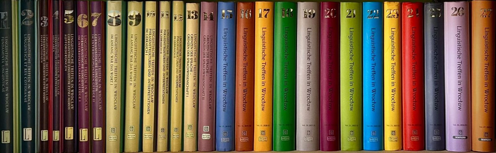 kolorowe grzbiety książek