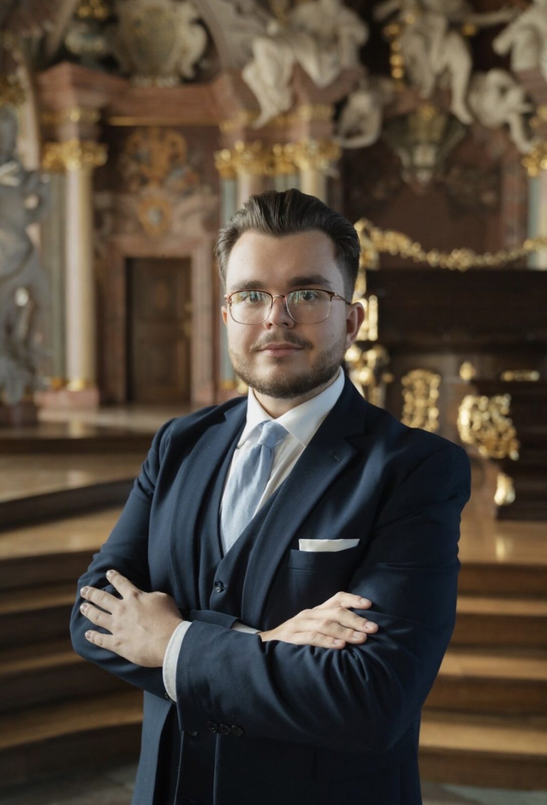 mężczyzna w garniturze